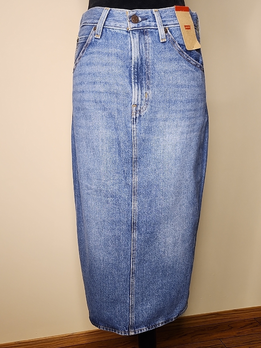 Levi’s Midi Denim Jean Skirt Size 26 NWT Light Wash 100% Cotton Back Slit
